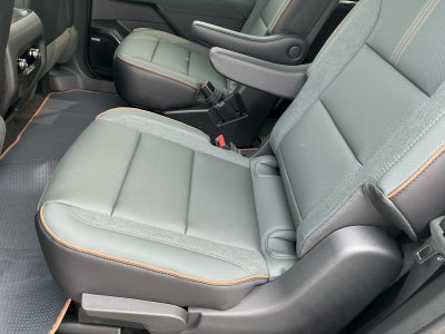 2025 GMC Acadia AT4