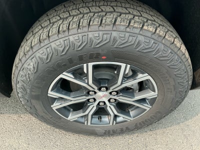 2025 GMC Acadia AT4