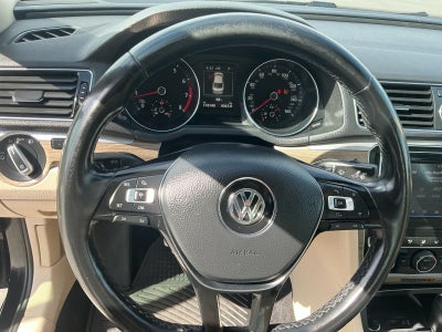 2017 Volkswagen Passat 1.8T SE w/Technology