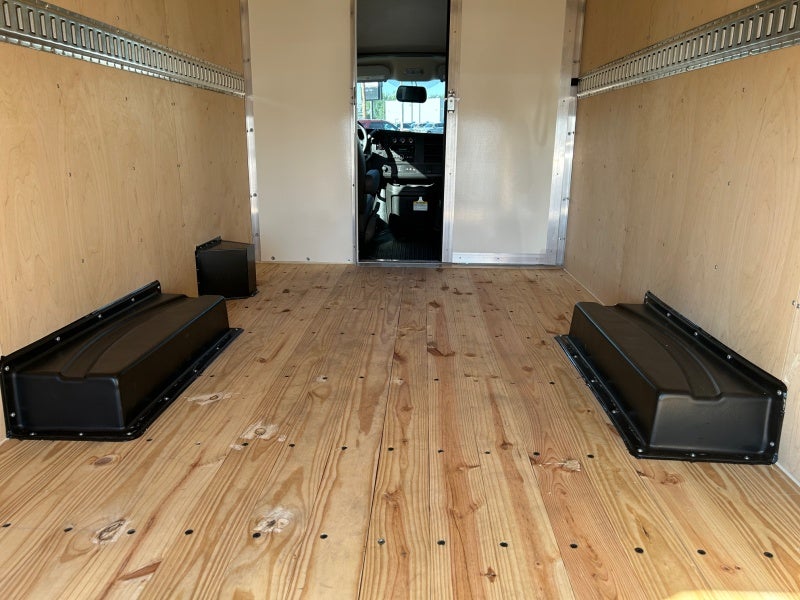 2025 GMC Savana Cutaway 3500 1WT