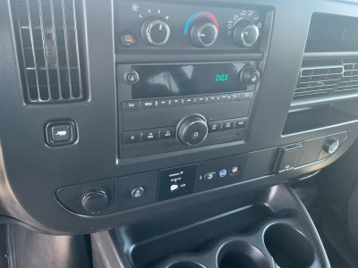 2025 Chevrolet Express Passenger 1LS