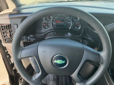 2025 Chevrolet Express Passenger 1LS
