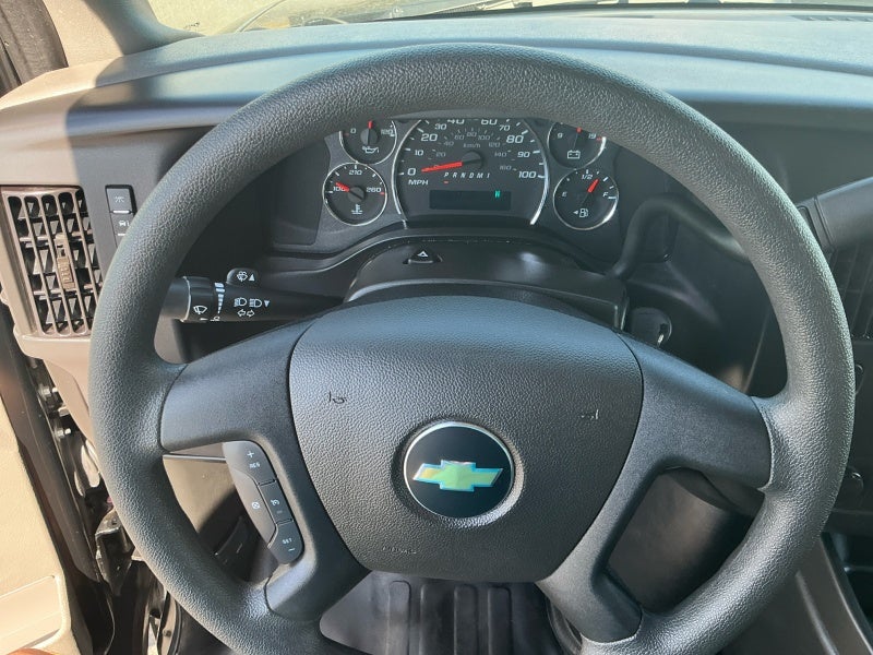 2025 Chevrolet Express Passenger 1LS