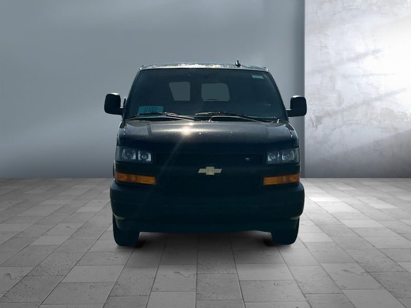 2025 Chevrolet Express Passenger 1LS