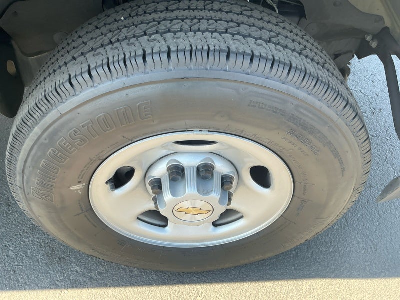 2025 Chevrolet Express Passenger 1LS