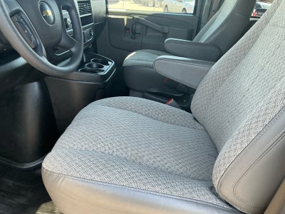 2025 Chevrolet Express Passenger 1LS