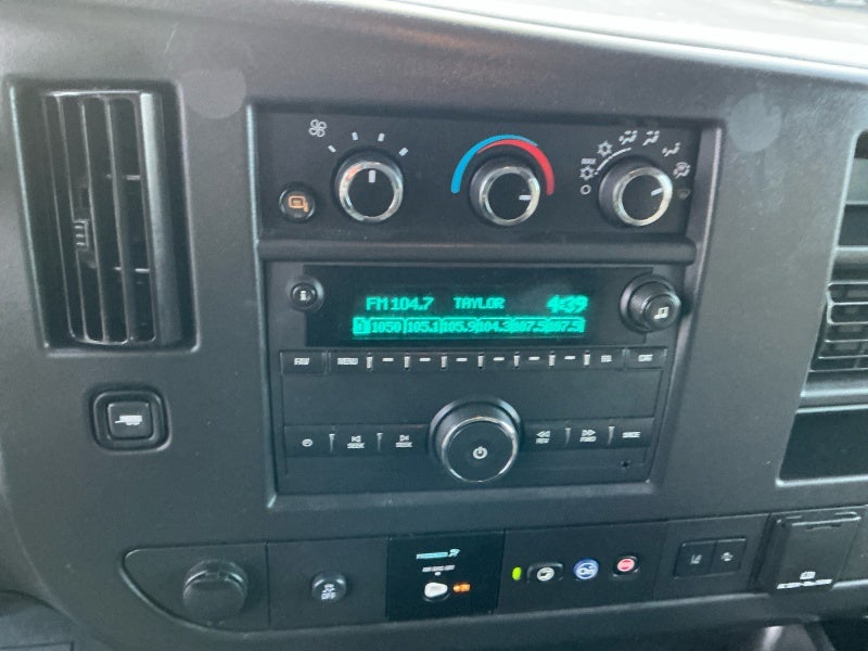 2024 Chevrolet Express Passenger 3500 1LT