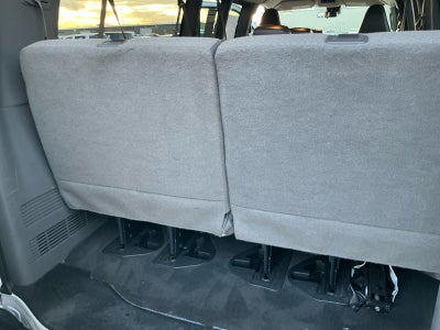 2024 Chevrolet Express Passenger 3500 1LT