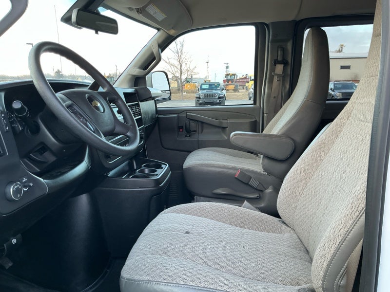 2024 Chevrolet Express Passenger 3500 1LT