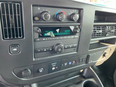 2025 Chevrolet Express Passenger 1LT