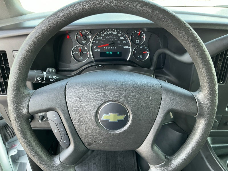 2025 Chevrolet Express Passenger 1LT