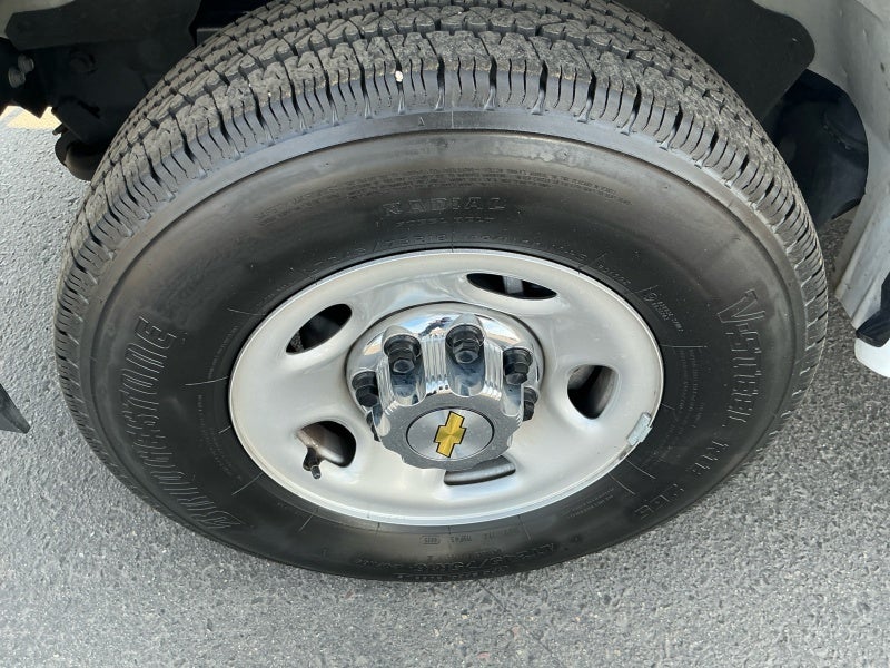 2025 Chevrolet Express Passenger 1LT