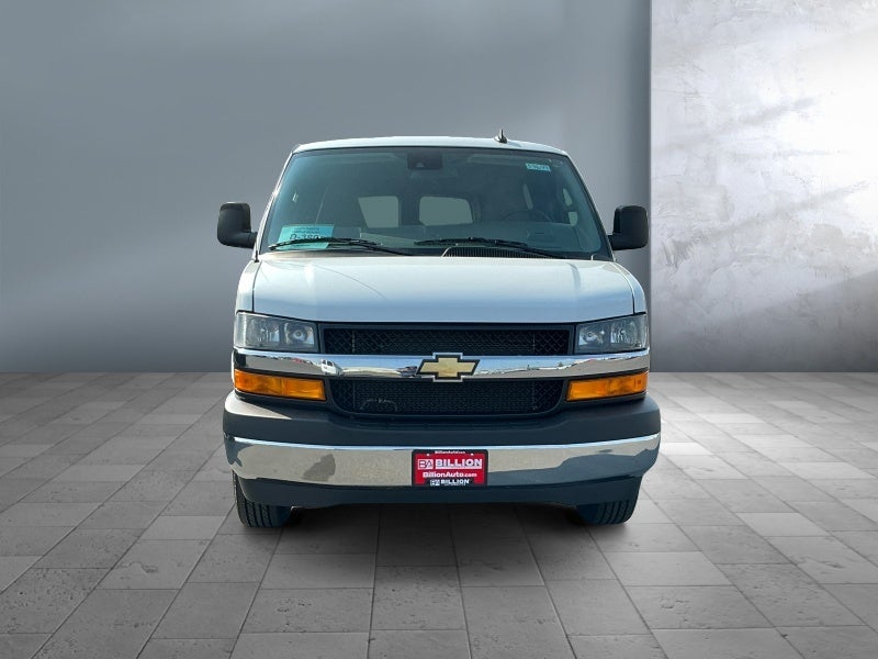 2025 Chevrolet Express Passenger 1LT