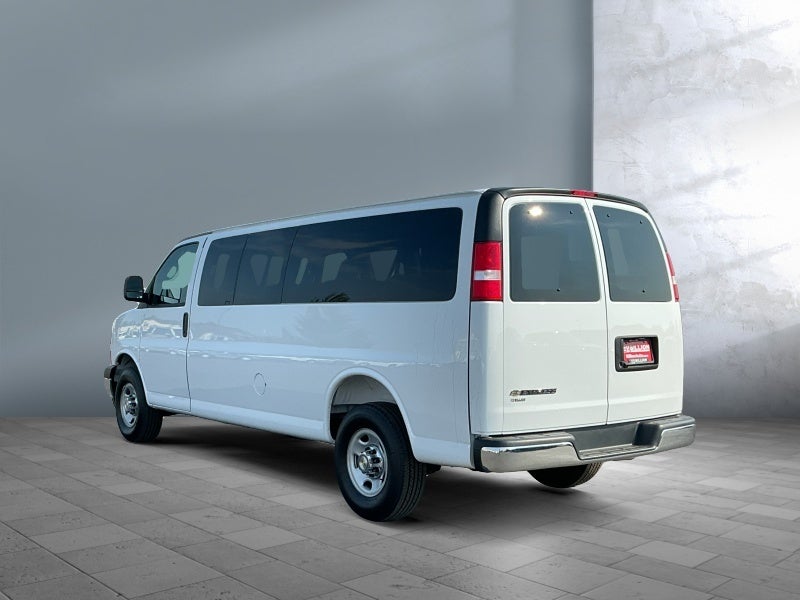 2025 Chevrolet Express Passenger 1LT