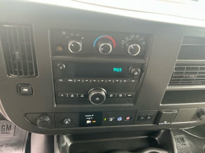 2025 GMC Savana Passenger LT