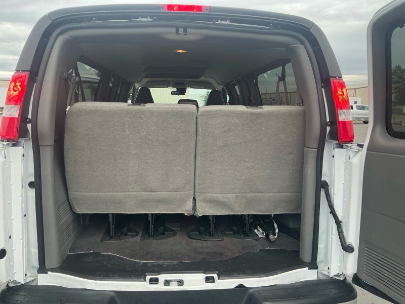 2025 GMC Savana Passenger LT