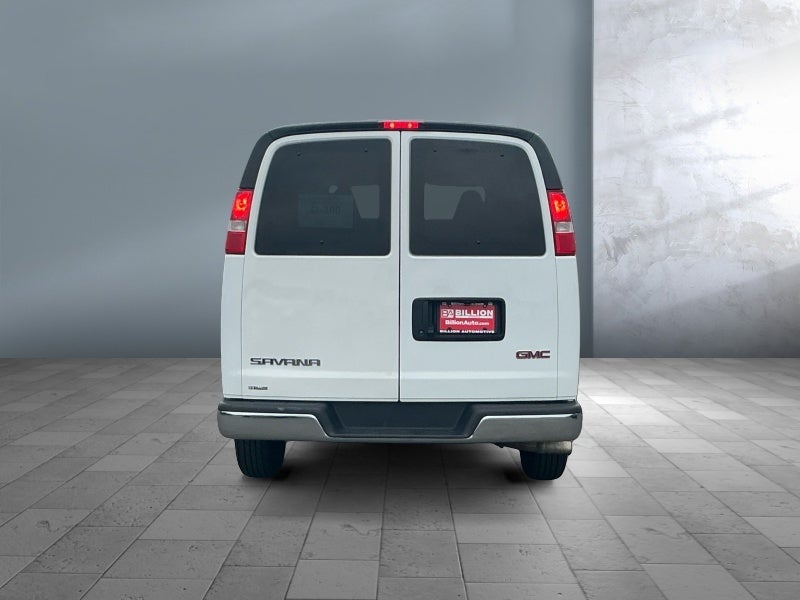 2025 GMC Savana Passenger LT