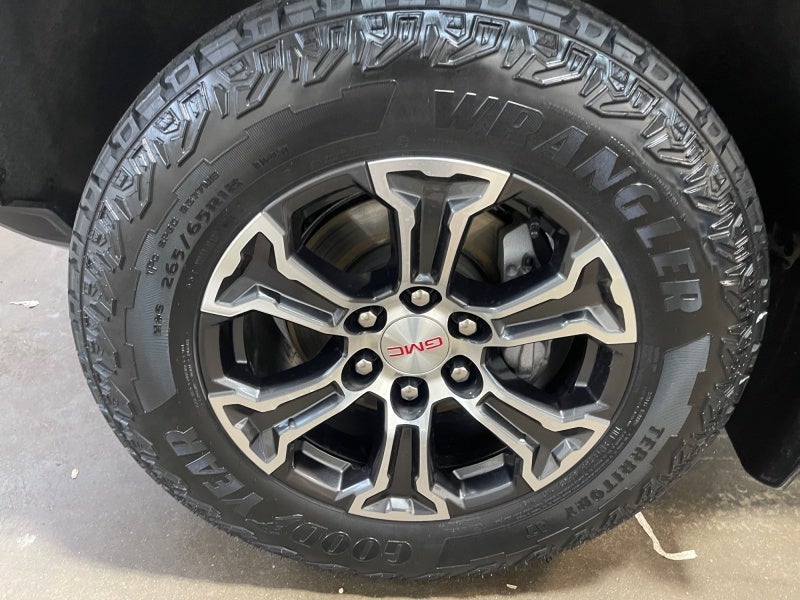 2023 GMC Canyon AT4