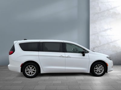 2024 Chrysler Voyager LX