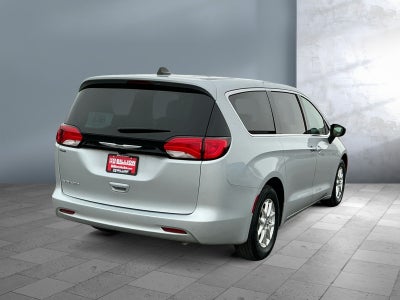 2024 Chrysler Voyager LX
