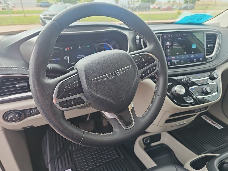 2023 Chrysler Pacifica Hybrid Touring L