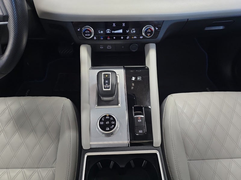 2024 Mitsubishi Outlander Plug-In Hybrid SEL