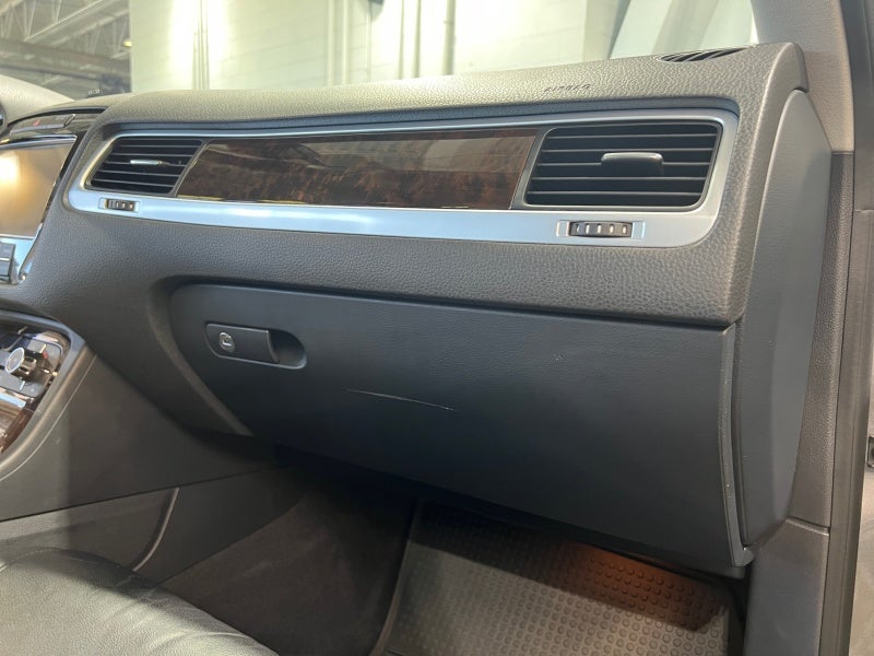 2013 Volkswagen Touareg Sport