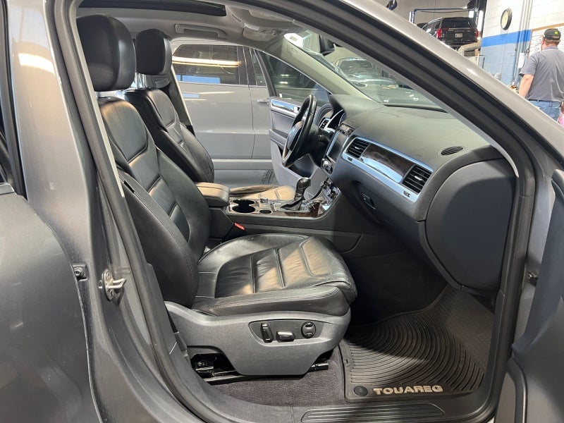 2013 Volkswagen Touareg Sport