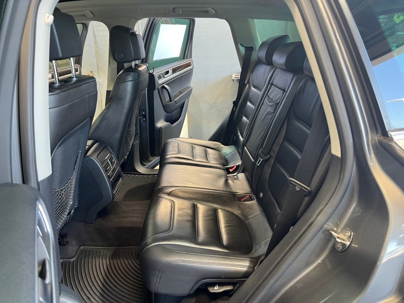 2013 Volkswagen Touareg Sport