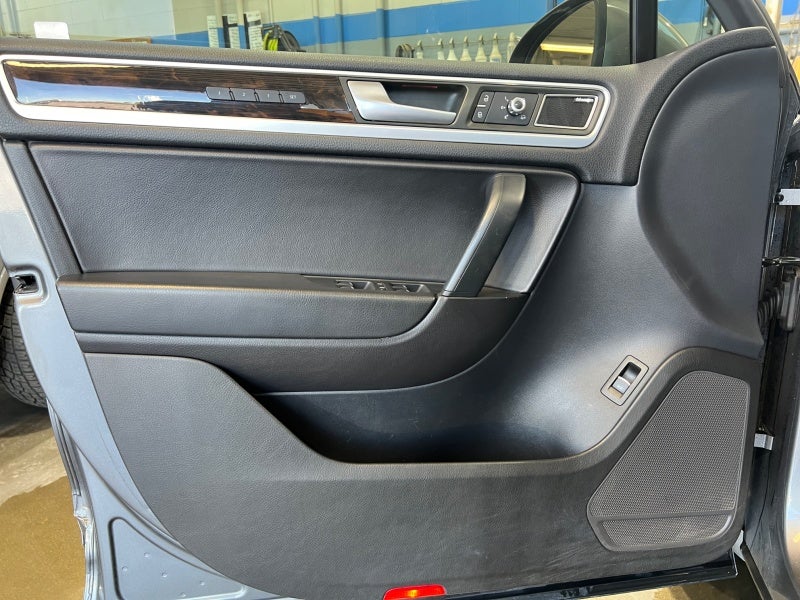 2013 Volkswagen Touareg Sport