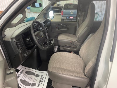 2025 Chevrolet Express Passenger 1LT