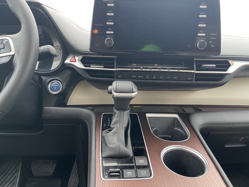 2024 Toyota SIENNA XLE XLE