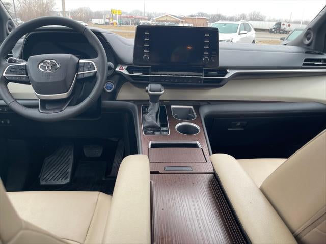 2024 Toyota SIENNA XLE XLE