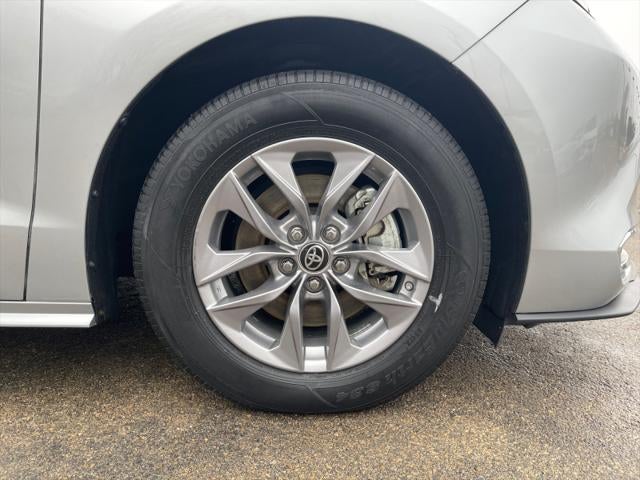 2024 Toyota SIENNA XLE XLE