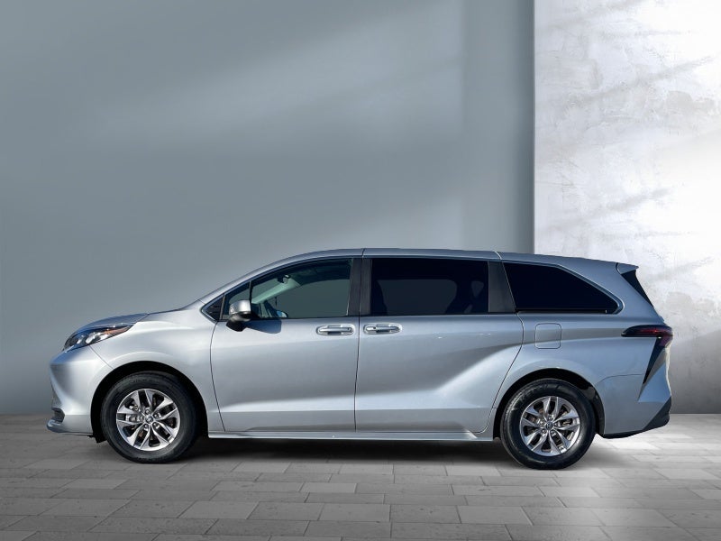 2025 Toyota Sienna LE