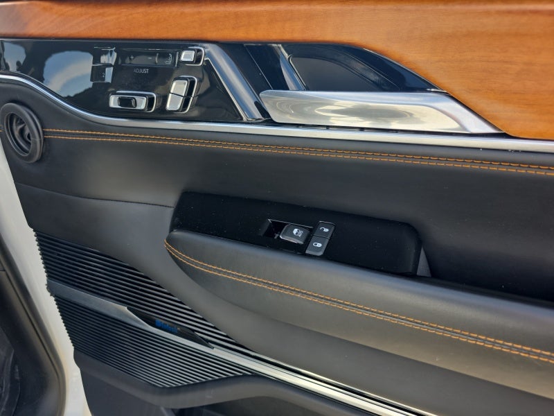 2022 Jeep Grand Wagoneer Series III