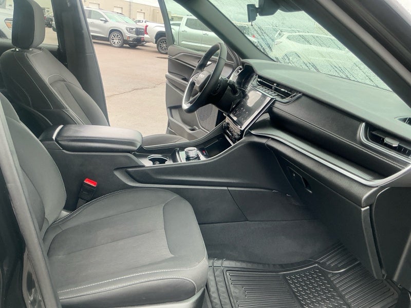 2025 Jeep Grand Cherokee L Laredo X 4x4