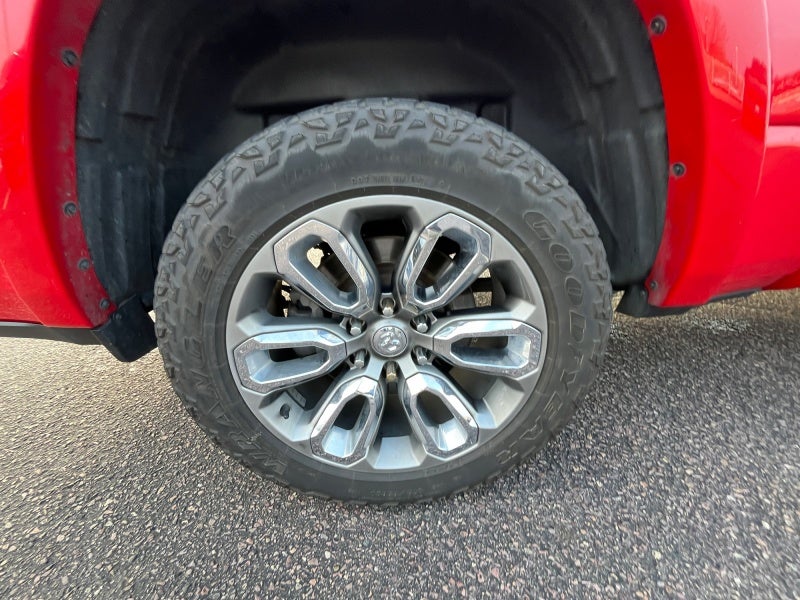 2020 RAM 1500 Laramie Crew Cab 4x4 5'7' Box
