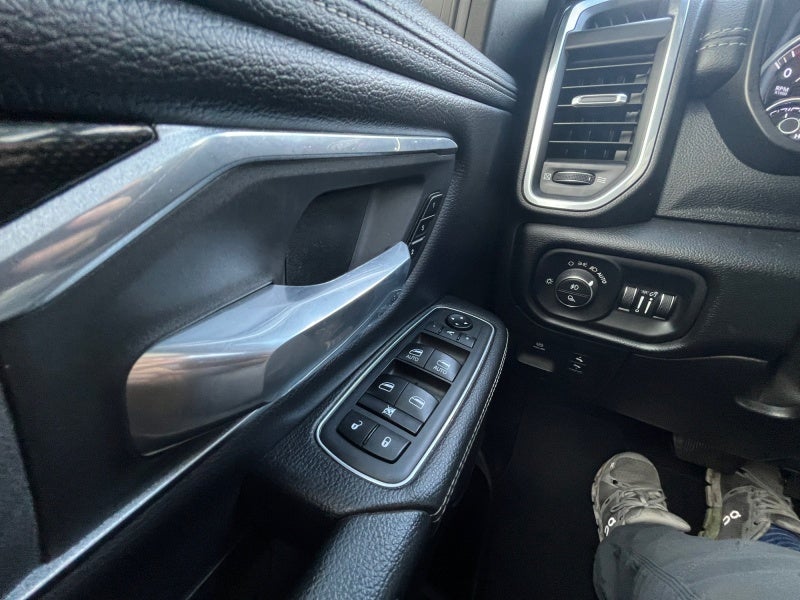 2020 RAM 1500 Laramie Crew Cab 4x4 5'7' Box