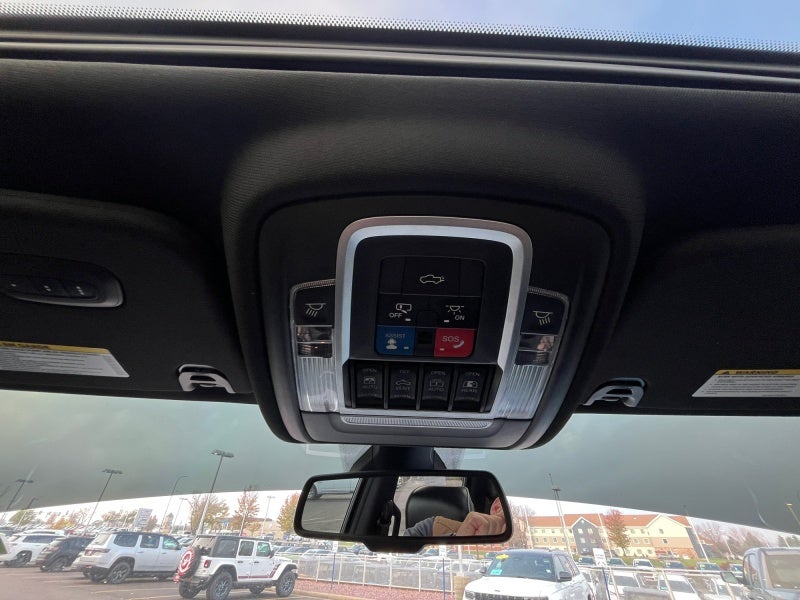 2020 RAM 1500 Laramie Crew Cab 4x4 5'7' Box