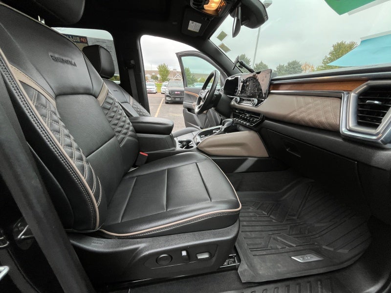 2023 GMC Canyon 4WD Crew Cab Short Box Denali