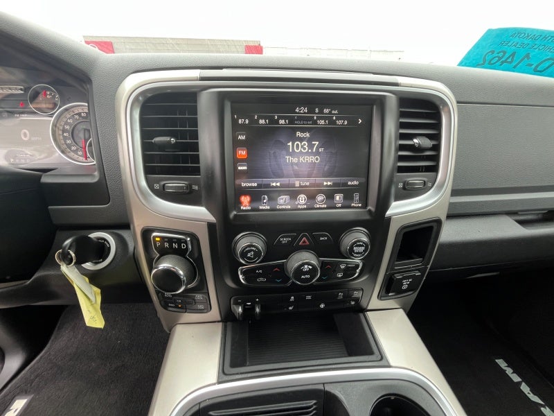 2017 RAM 1500 Big Horn Crew Cab 4x4 5'7' Box