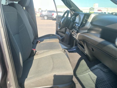 2022 RAM 2500 Tradesman Crew Cab 4x4 6'4' Box
