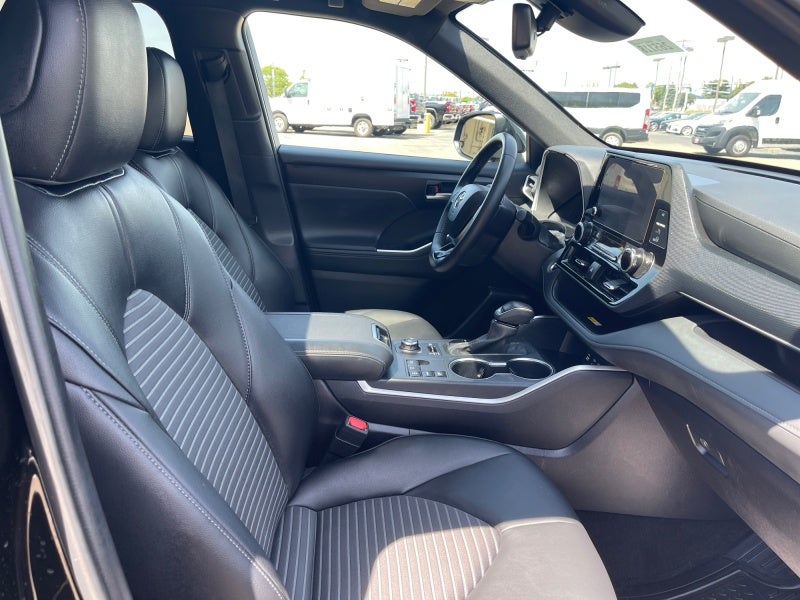 2025 Toyota Highlander LE