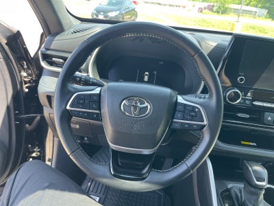 2025 Toyota Highlander LE