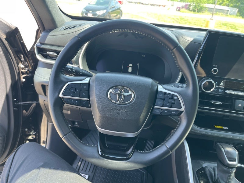 2025 Toyota Highlander LE