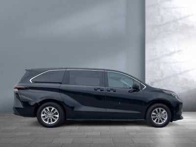 2025 Toyota Sienna LE