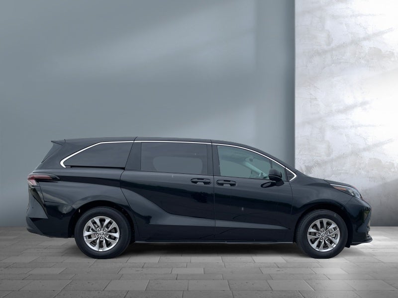 2025 Toyota Sienna LE