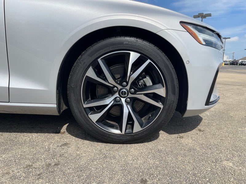 2024 Volvo S60 Plus Dark Theme