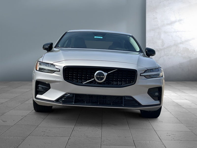 2024 Volvo S60 Plus Dark Theme